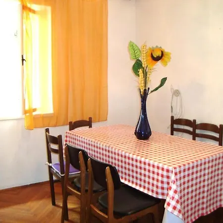 Apartment Sunshine Mali Rat-omis Sumpetar